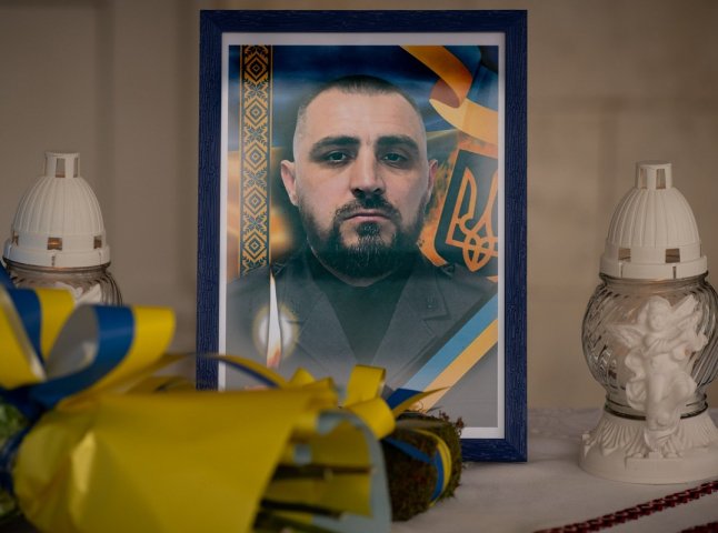 В Ужгороді відкрили меморіальну дошку загиблому Герою