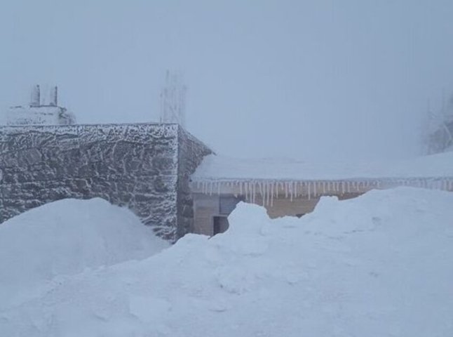 В горах Закарпаття вдарив сильний мороз та тримається сніг
