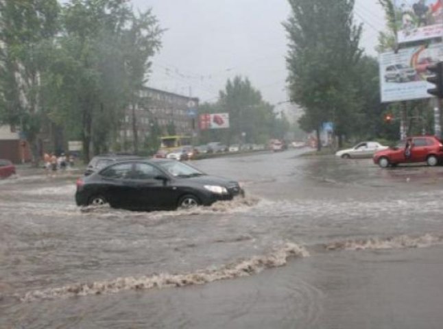 Штормове попередження оголосили на Закарпатті