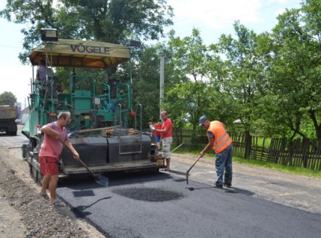 У Тернові, що на Тячівщині, відбувається капітальний ремонт доріг