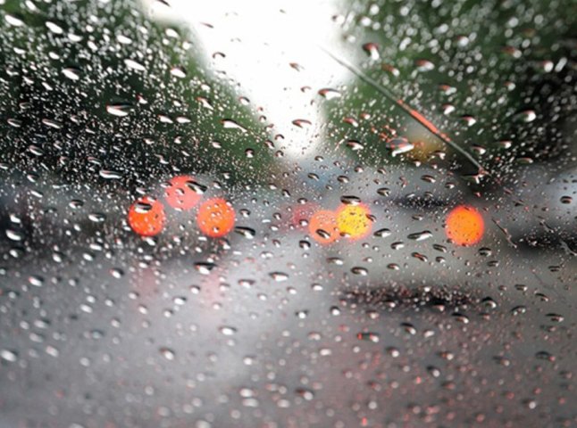 Синоптики попереджають про грози та значні короткочасні зливи на Закарпатті
