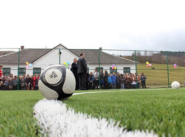 Вже п’ятий футбольний майданчик відкрили на гірській Рахівщині (ФОТО)