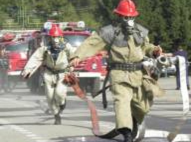 Кубок «кращої ланки газодимозахисної служби» вибороли тячівські рятувальники