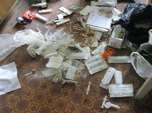 Ужгородські міліціонери виявили в квартирі наркопритон (ФОТО)