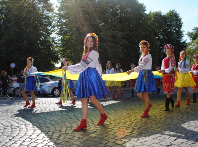 До Дня Незалежності у Мукачеві відбувся Парад вишиванок