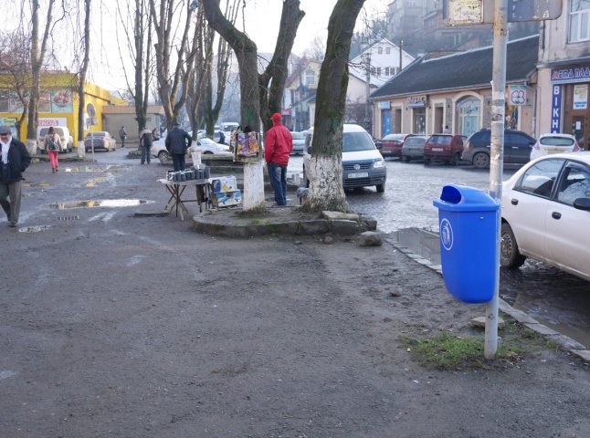 В Ужгороді почали встановлювати "євросмітники"