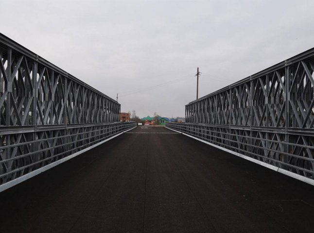 Модульний міст між Тересвою та Бедевлею відкрили для вантажних автомобілів