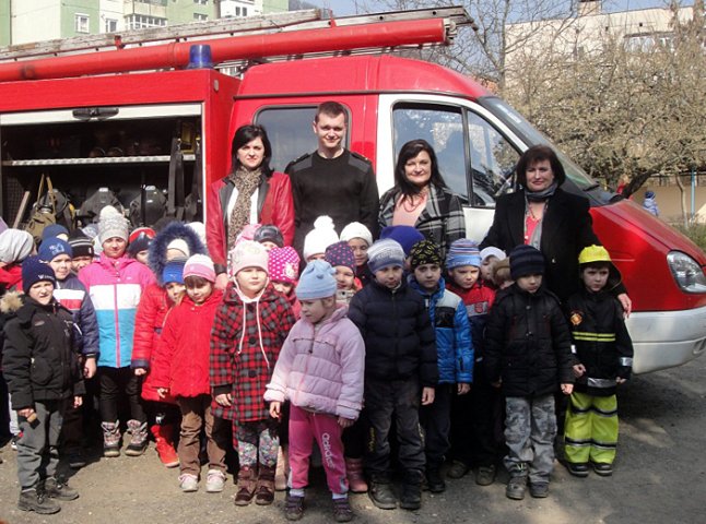 Мукачівські дошкільнята змагались між собою за звання кращого пожежника