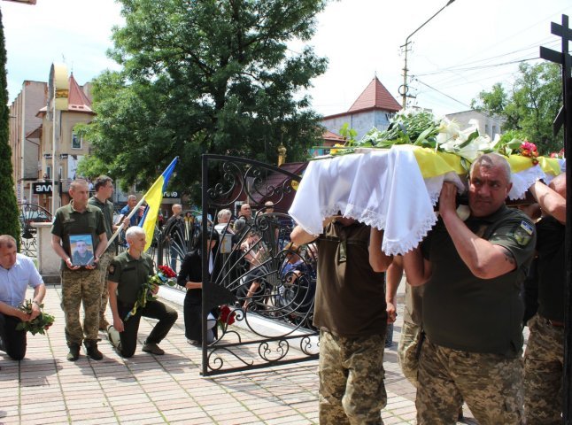 В Іршаві поховали загиблого Героя