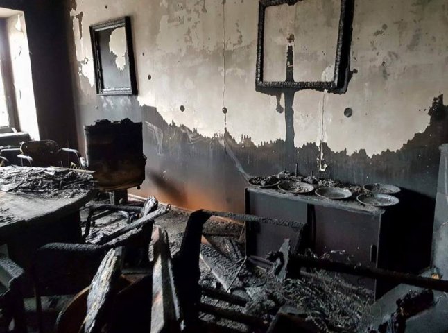 Момент вибуху в офісі "Товариства угорської культури Закарпаття" зафіксували камери відеоспостереження