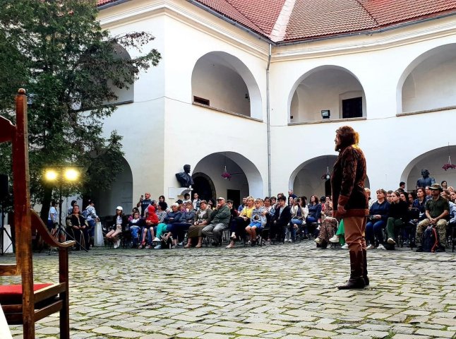 У Мукачівському замку представили неймовірну виставу