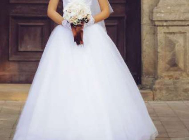Продається вишукана весільна сукня