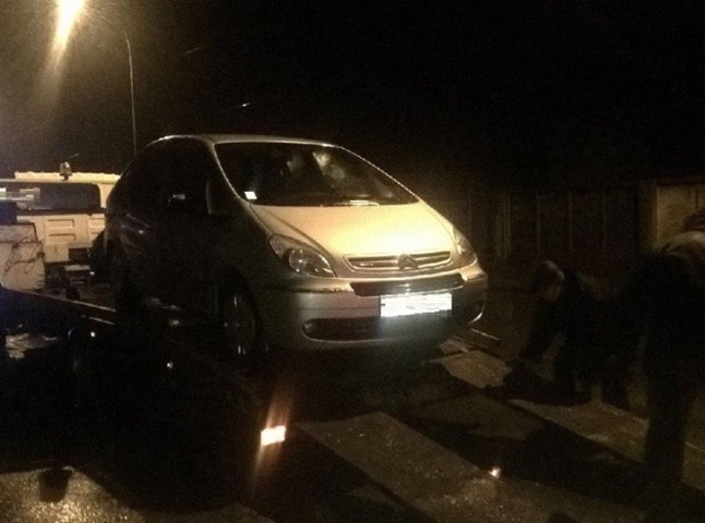 Цієї ночі в Ужгороді іномарка нетверезого водія перешкоджала руху транспорту