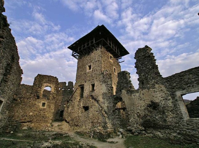 Невицький замок - унікальна туристична перлина Закарпаття. Проблеми та перспективи (ВІДЕО) 