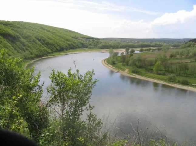 На Закарпатті екологи здійснили контроль якості води в Тисі