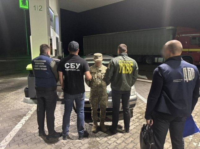 На хабарі затримано двох закарпатських прикордонників На хабарі затримано двох закарпатських прикордонників
