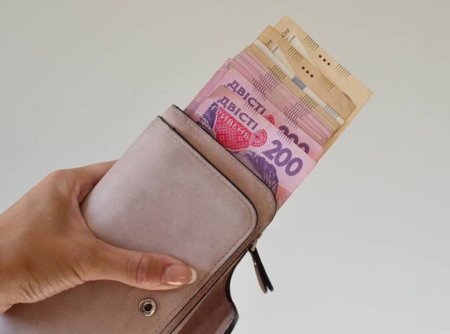 До неділі, 28 червня, деякі українці отримають від 2000 до 3000 гривень допомоги