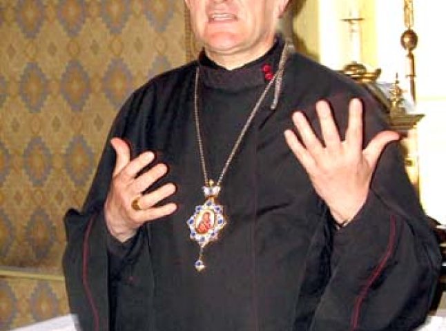 За сприянням Мукачівського єпископа на Закарпаття вперше була привезена частина мощей Св. Миколая
