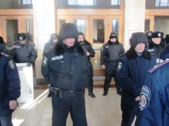 Ужгородські мітингувальники не штурмуватимуть будівлю Закарпатської ОДА, але блокуватимуть цілодобово