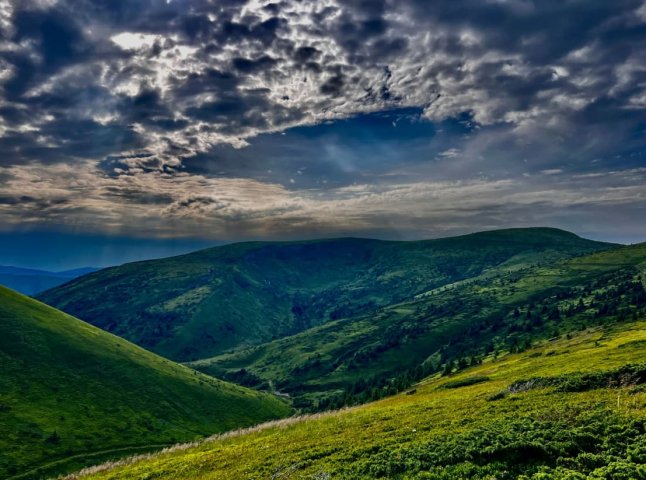 Рятувальники розповіли про пошуки двох жінок, які заблукали в горах Рятувальники розповіли про пошуки двох жінок, які заблукали в горах
