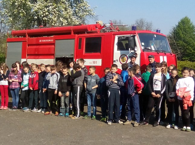 Тячівські школярі вчились діяти в умовах надзвичайної ситуації