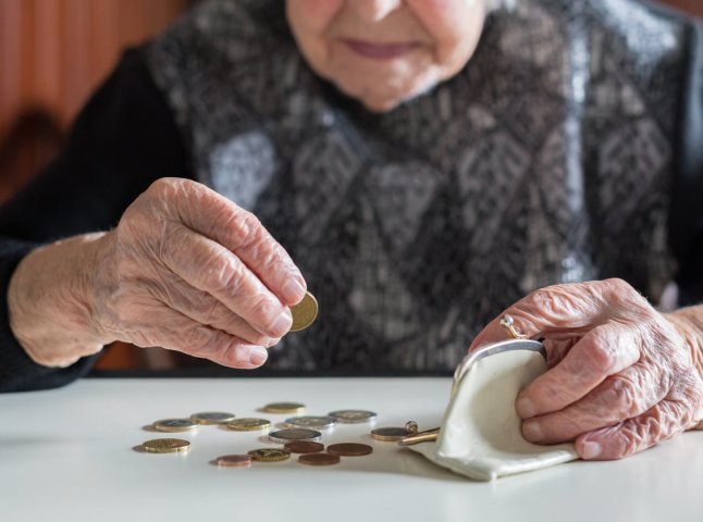 Скільки отримують пенсіонери в Україні — від найменшої до найбільшої пенсії Скільки отримують пенсіонери в Україні