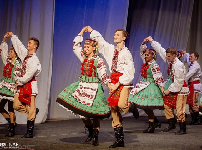 Відомий танцювальний колектив із Канади виступив в Ужгороді 