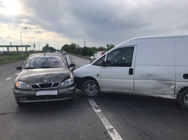 Біля Ужгорода зіткнулись дві автівки
