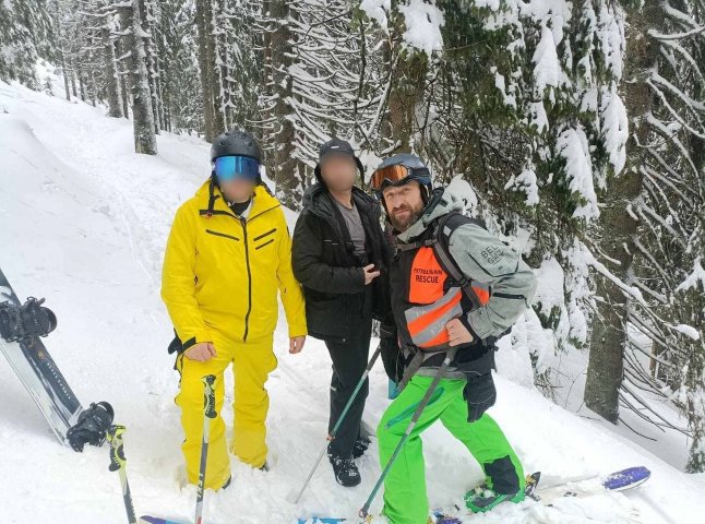 На Закарпатті рятувальники допомогли двом туристам, які заблукали у горах