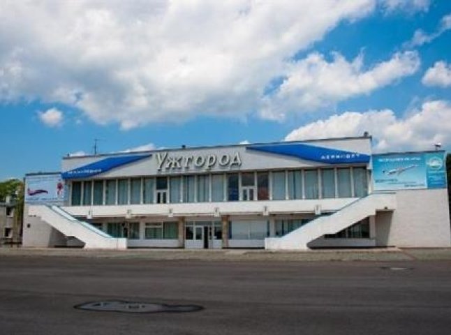 Аеропорт "Ужгород" закривати не будуть