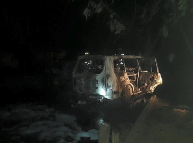 З’явились фото підпаленої автівки прокурора в Ужгороді