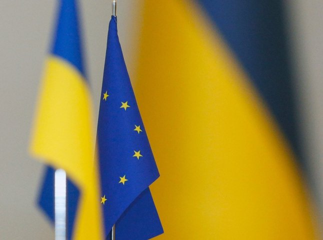Єврокомісія рекомендуватиме почати переговори про вступ України до ЄС, — Bloomberg
