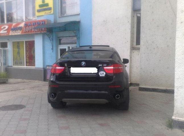 У центрі Ужгорода виявили автомобільного "оленя"