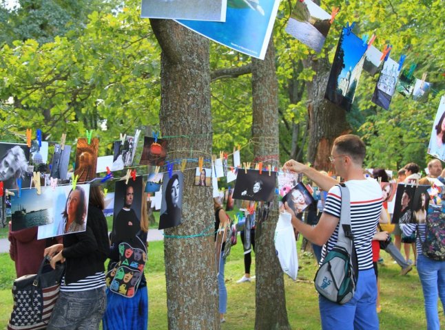 Ужгородці допоможуть військовим власними фотосвітлинами