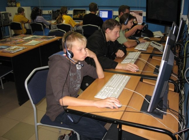 В Ужгороді 12-річний школяр втік з дому, щоб грати в комп′ютерні ігри в інтернет-клубі