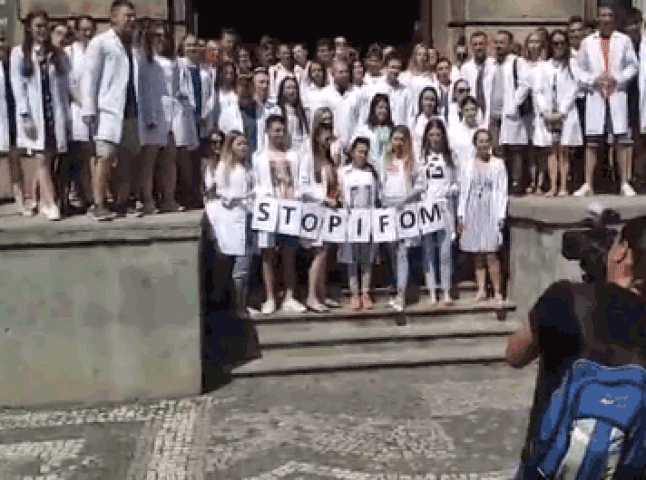 В Ужгороді студенти-медики вийшли на протест