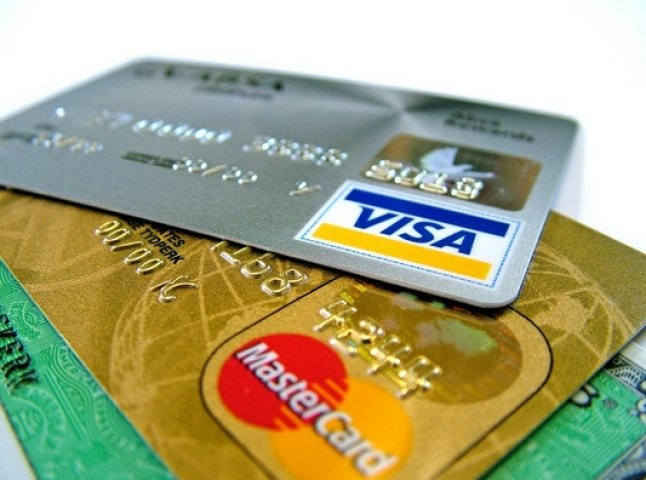 Мукачівські ДАІшники допомогли канадцю заблокувати банківську картку