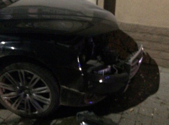 Неповнолітній без посвідчення водія розбив в Ужгороді "Ауді"