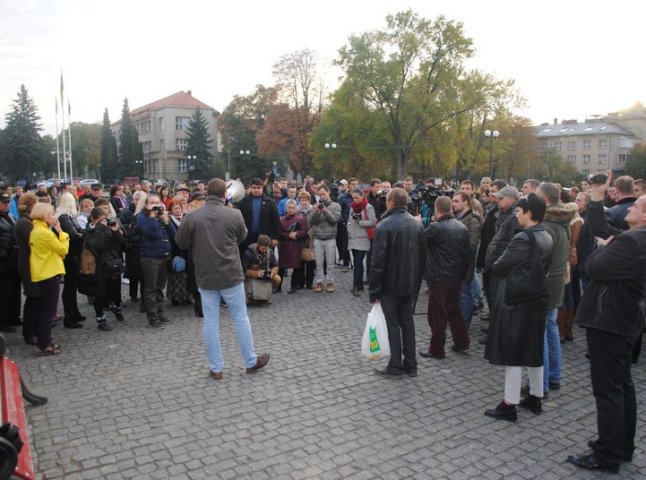 Протестувальники звернулись до Порошенка із проханням призначити перевибори в Ужгороді