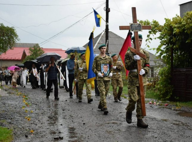 На Ужгородщині провели в останню путь захисника