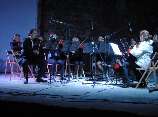 У Мукачівському замку струнний оркестр здійснив музичну подорож у часі