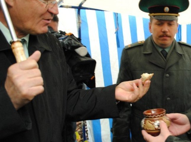 Золтан Ленд’єл куштував кулінарні шедеври прикордонників (ФОТОРЕПОРТАЖ)