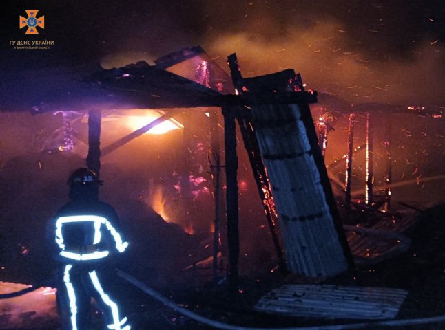 Вночі у селі на Закарпатті вирувала пожежа