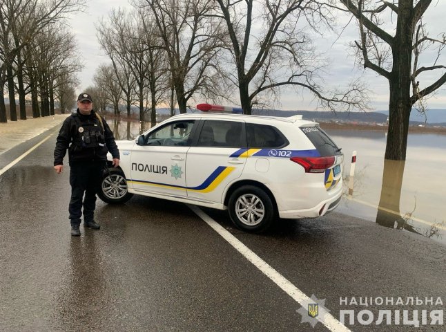 Закарпатська поліція терміново звернулась до водіїв