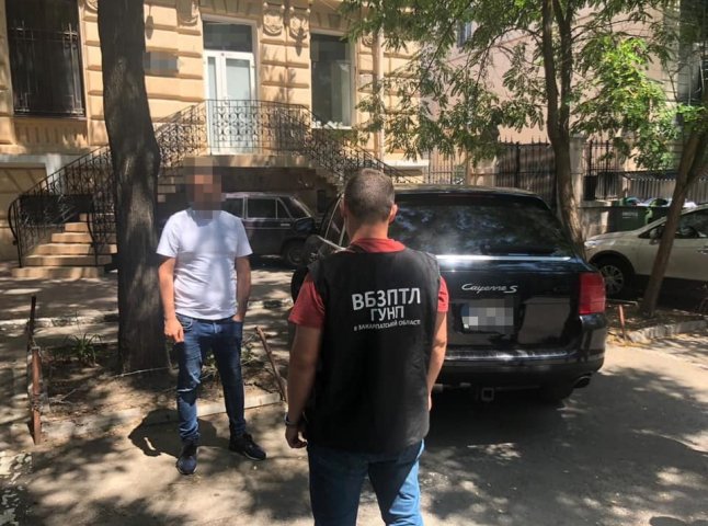 Закарпатські поліцейські викрили організатора переправлення іноземців до країн Євросоюзу