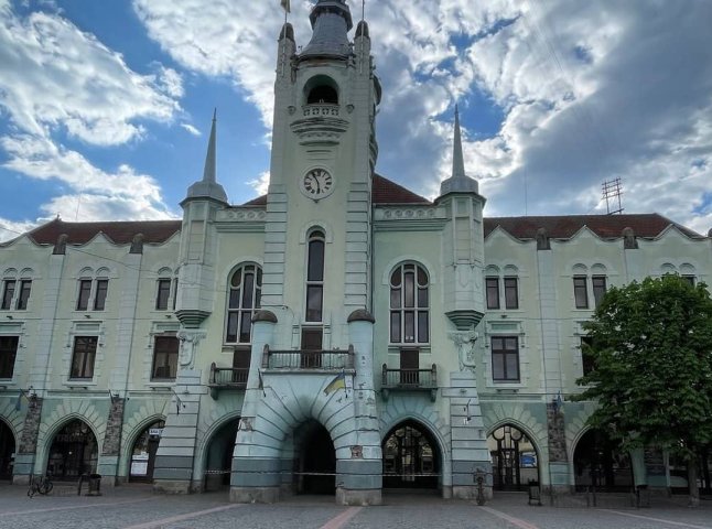 Реставратори з’ясовують, якою була ратуша 120 років тому, щоб згодом її відновити