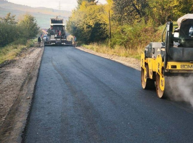 Почався ремонт важливої в області дороги, на якій не було асфальту багато років Почався ремонт важливої в області дороги, на якій не було асфальту багато років