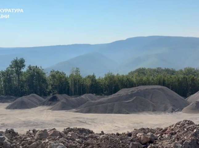 Майже 950 мільйонів гривень збитків: на Закарпатті викрили незаконний видобуток андезиту