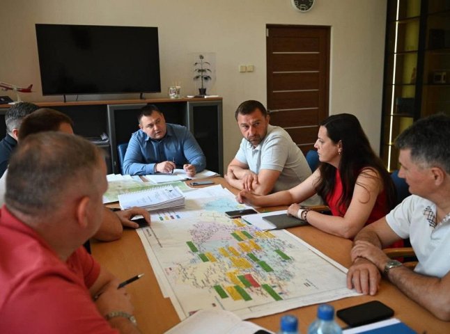 Закарпаття, Львівщину й Івано-Франківщину можуть з’єднати «Малим Карпатським колом» Закарпаття, Львівщину й Івано-Франківщину можуть з’єднати «Малим Карпатським колом»