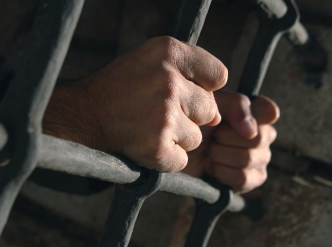 Мукачівський суд засудив наркодилерів до трьох років в’язниці